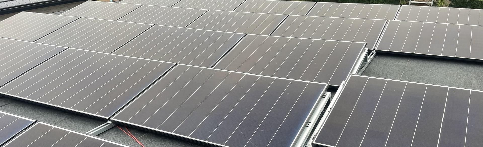 PV INSTALLATIE + HYBRIDE OMVORMER + THUISBATTERIJ